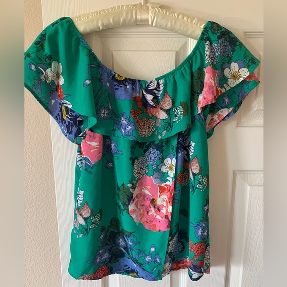 Xhilaration flutter sleeve floral top - Picture 2 of 5